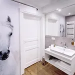 Stara Wozownia W Lusowie Bed and Breakfast