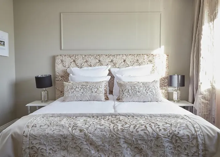 Stara Wozownia W Lusowie 住宿加早餐酒店