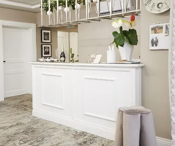 Stara Wozownia W Lusowie Frühstückspension